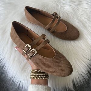 Universal threads flats 8.5